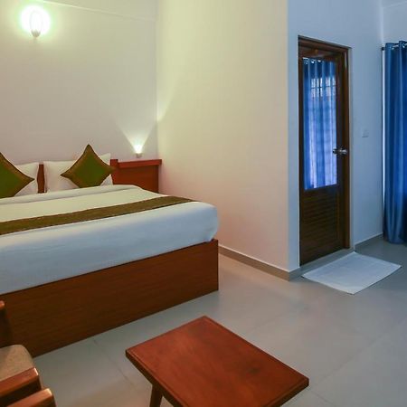 Phoenix Holidays Kochi Exteriör bild