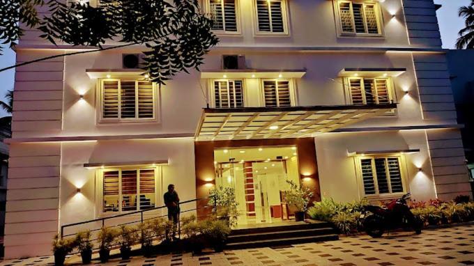 Phoenix Holidays Kochi Exteriör bild