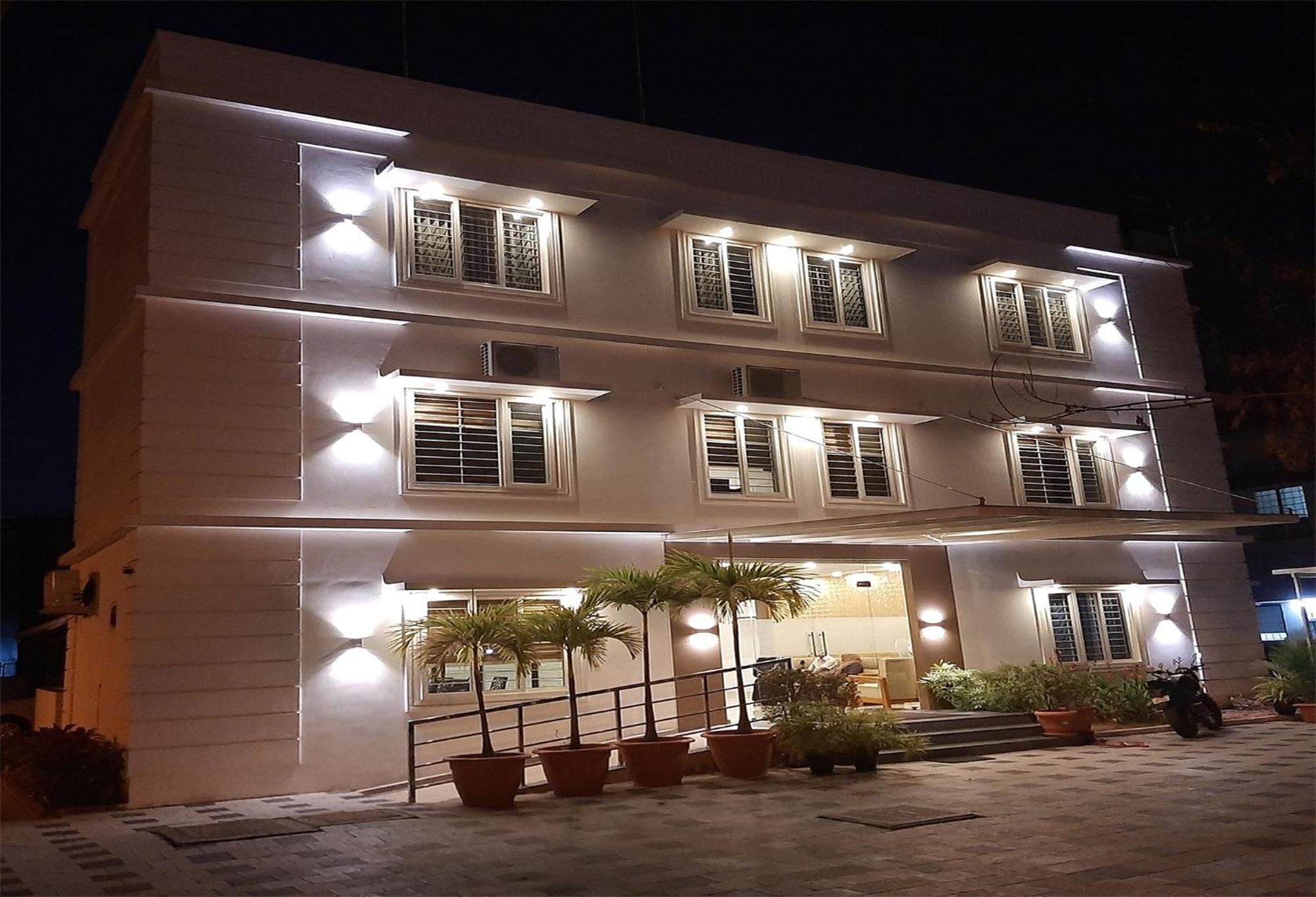 Phoenix Holidays Kochi Exteriör bild