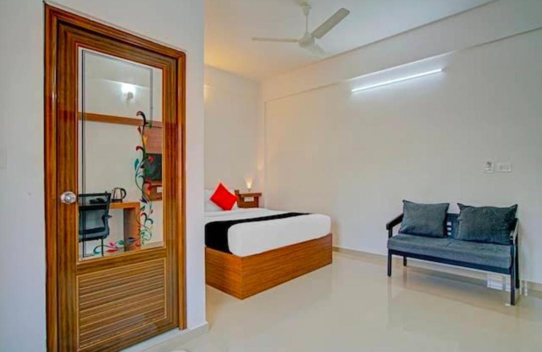 Phoenix Holidays Kochi Exteriör bild