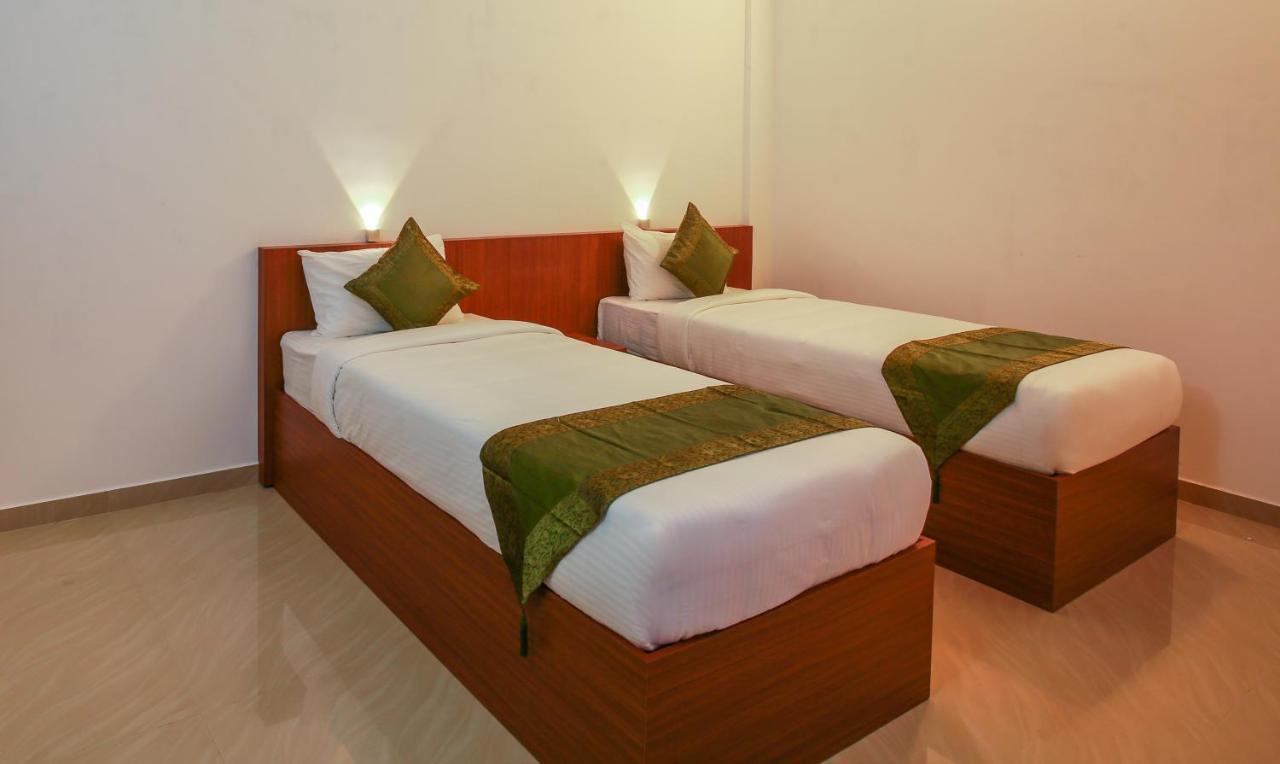 Phoenix Holidays Kochi Exteriör bild