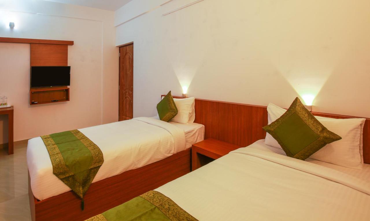 Phoenix Holidays Kochi Exteriör bild