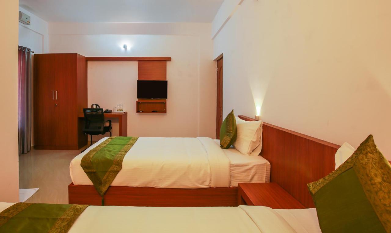 Phoenix Holidays Kochi Exteriör bild