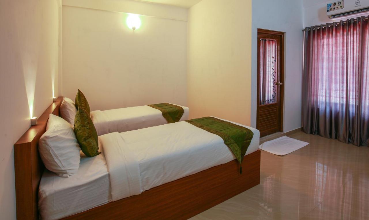 Phoenix Holidays Kochi Exteriör bild