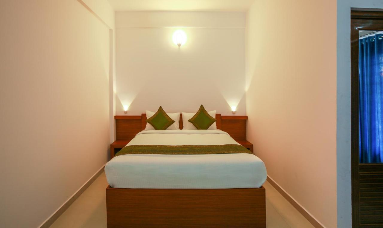 Phoenix Holidays Kochi Exteriör bild